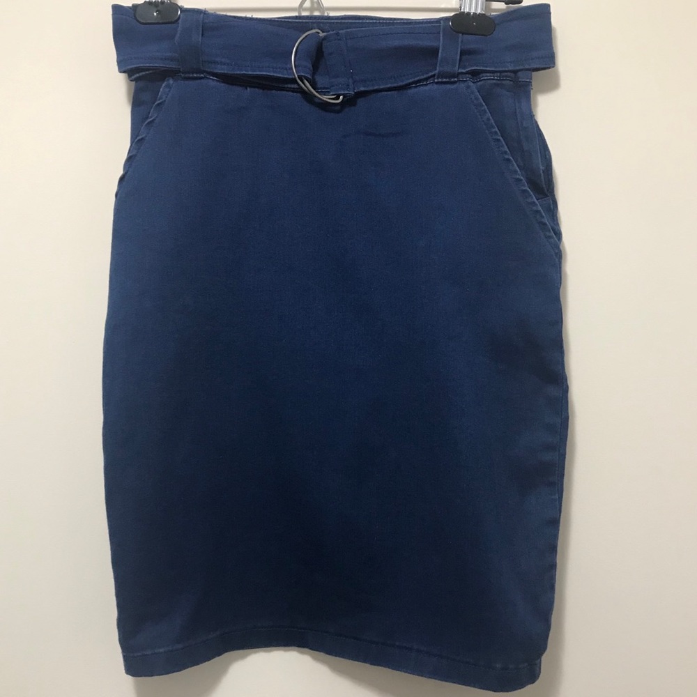 Forever 21 Denim Stretch Pencil Skirt. Size: S